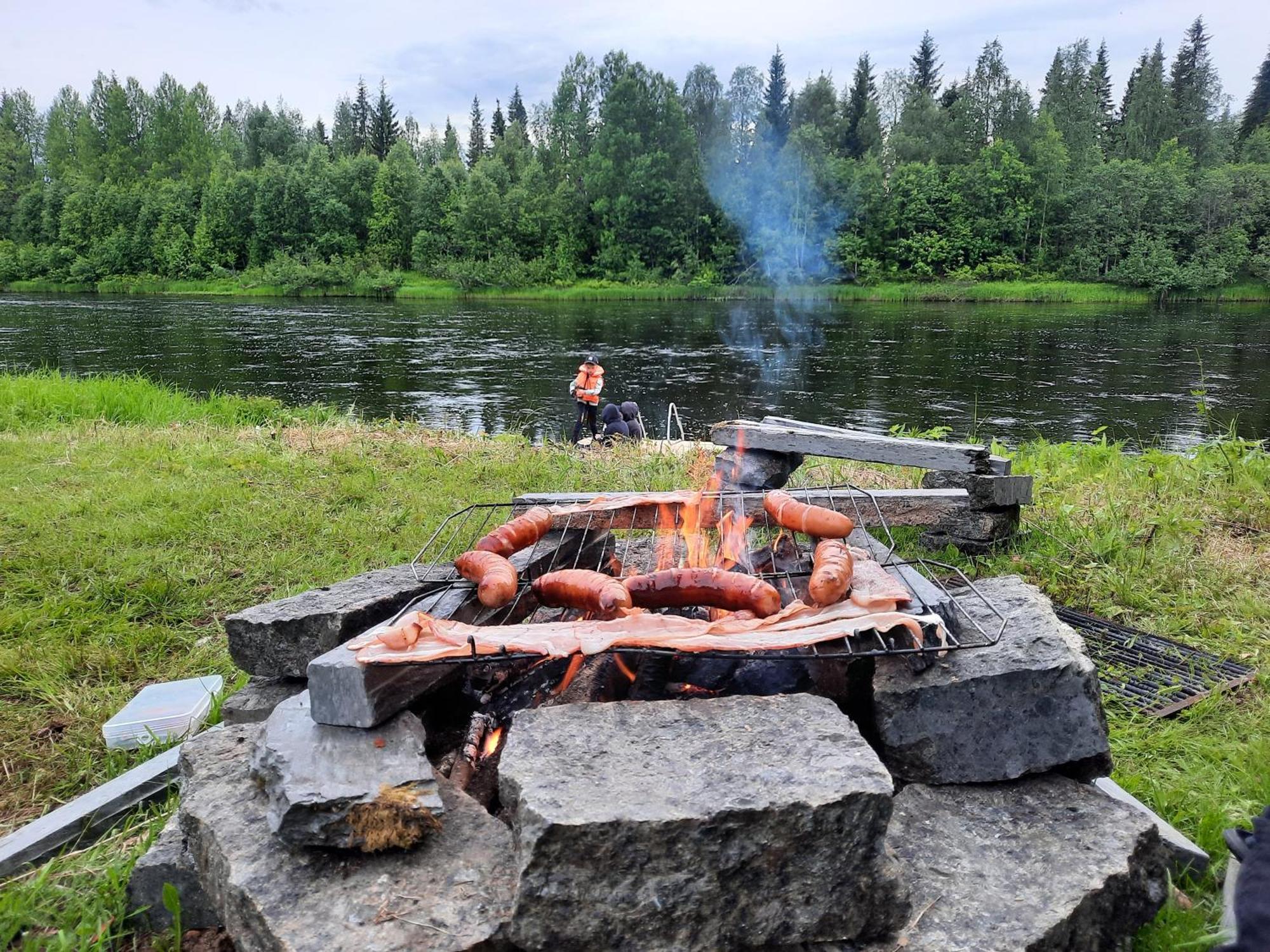 Lapin Villa Hiisi Joen Rannalla Ranua Kültér fotó
